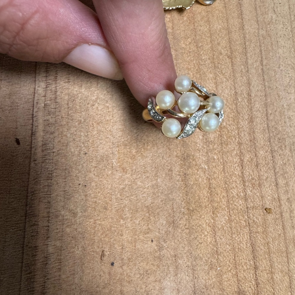 Avon Gold and Pearl Cluster Ring
